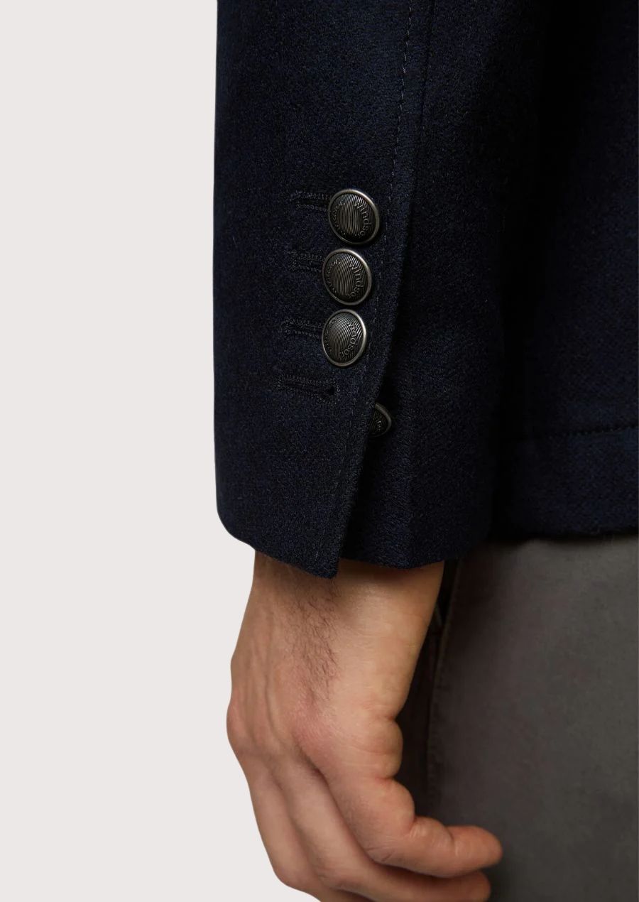 Sharp fit Alpine blazer for men – perfect for Oktoberfest or smart casual wear

