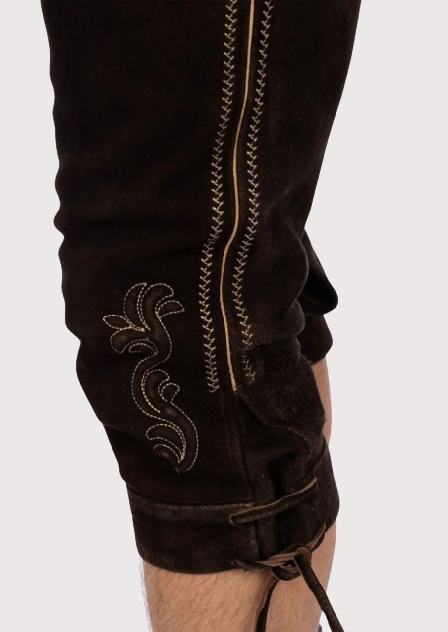 Classic men’s Bundhosen with floral embroidery and adjustable suspenders, crafted from durable suede leather, perfect for Oktoberfest and cultural celebrations.