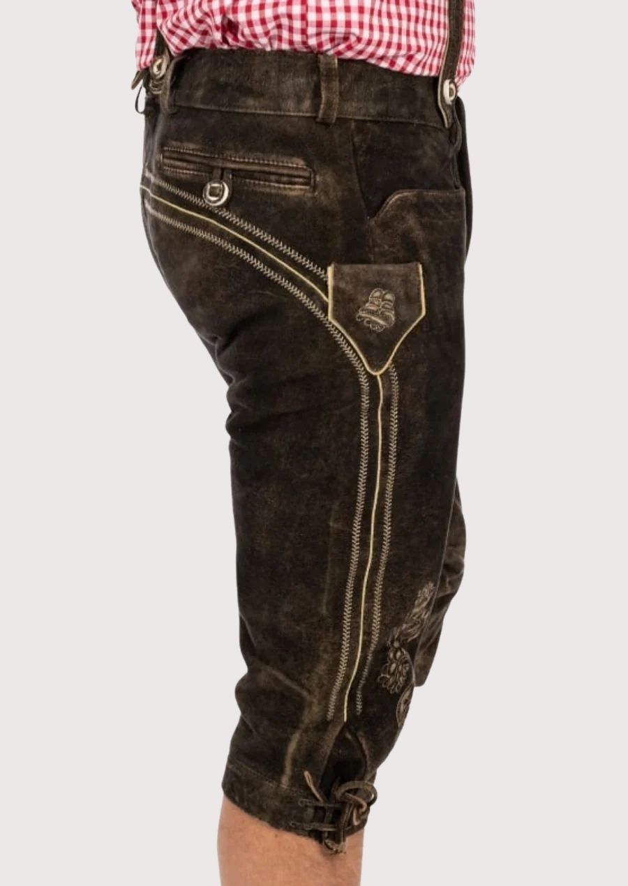 Classic Bavarian men’s Bundhosen made from high-quality suede leather with traditional floral embroidery, ideal for Oktoberfest and cultural celebrations.