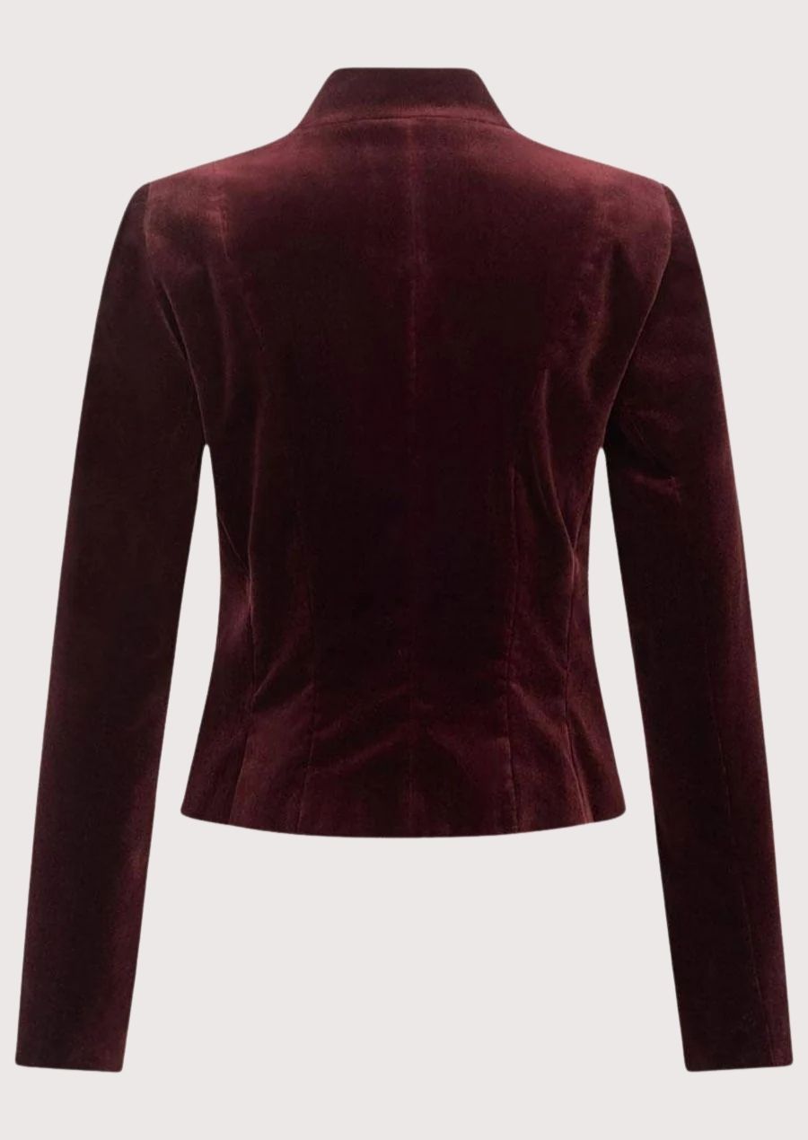 Burgundy women’s velvet alpine jacket with stand collar and slim fit.