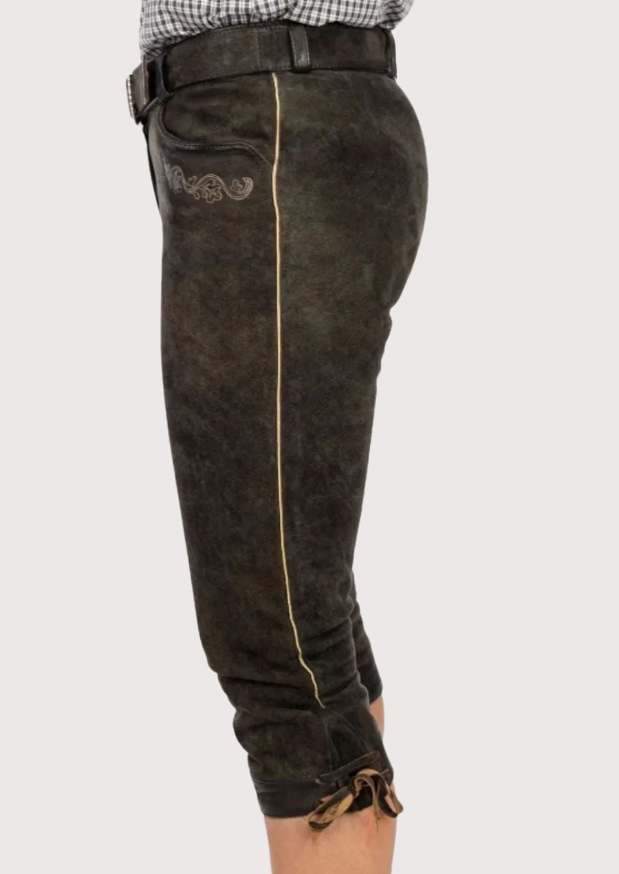 Trendy Bundhosen for women made of high-quality leather, perfect for Oktoberfest.