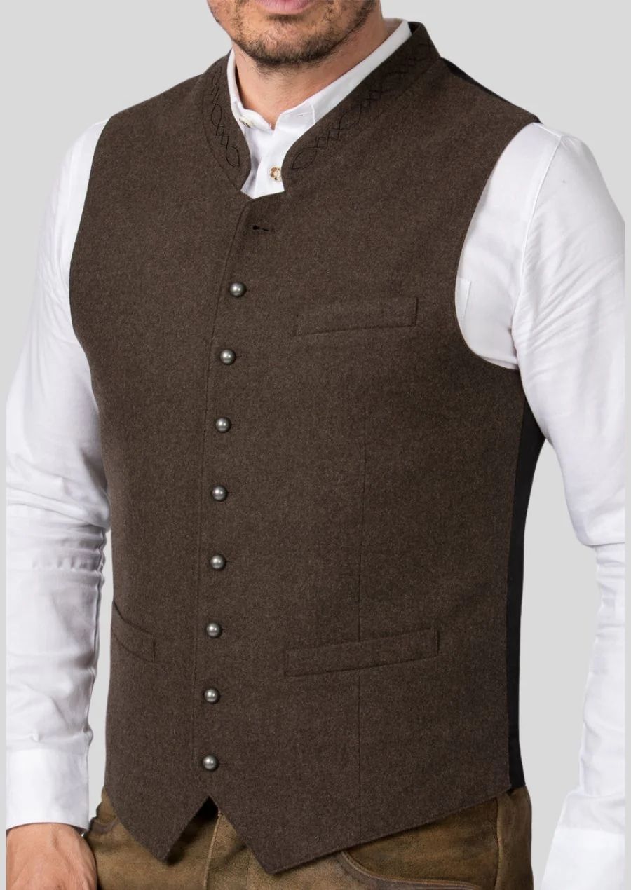 Men’s Bavarian wool vest with wooden buttons and modern tailoring, ideal for Oktoberfest and folk festivals.

