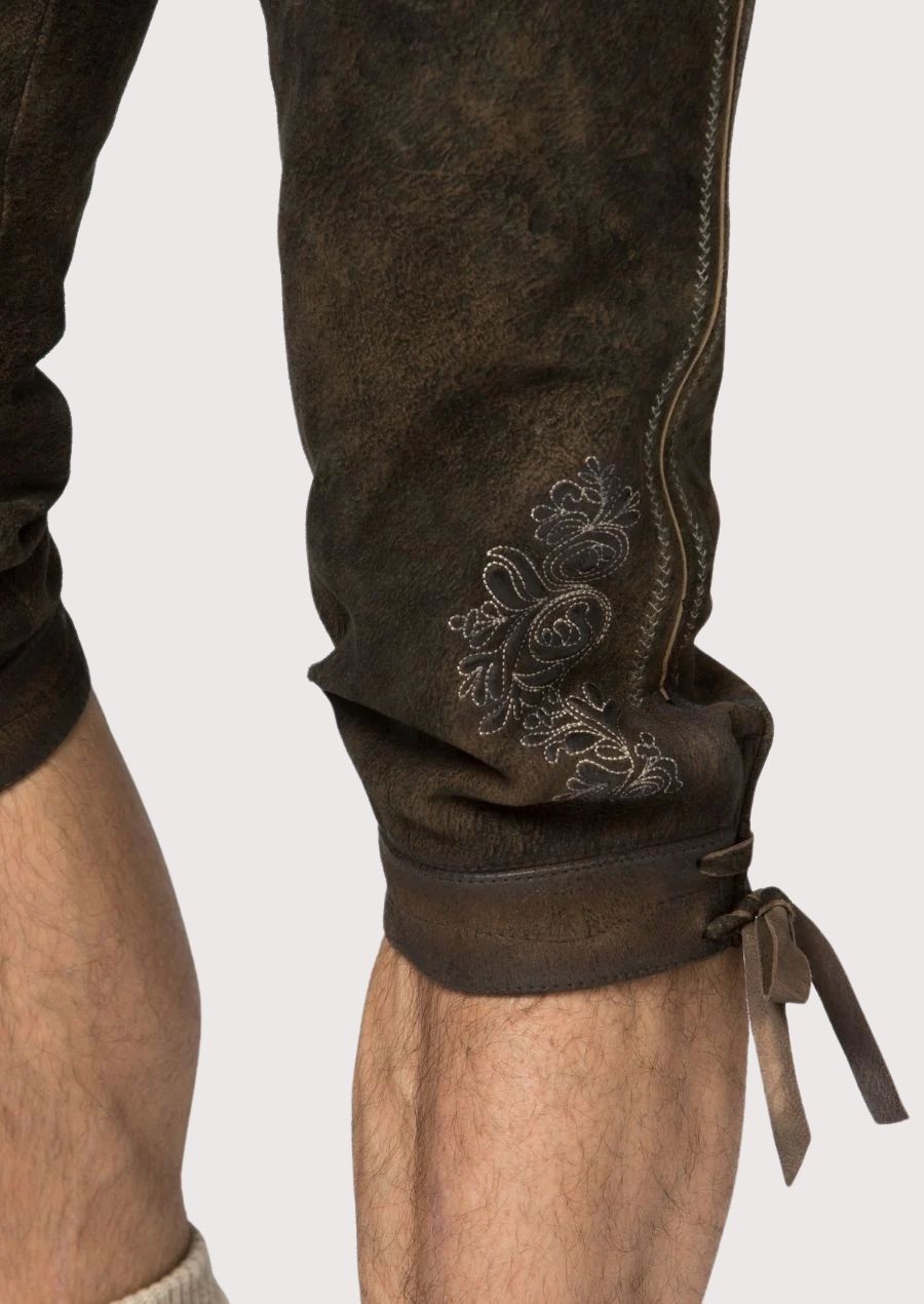 Stylish and durable men’s Bundhosen made from suede leather, featuring metal button closures and traditional embroidery, perfect for outdoor events and festivals.