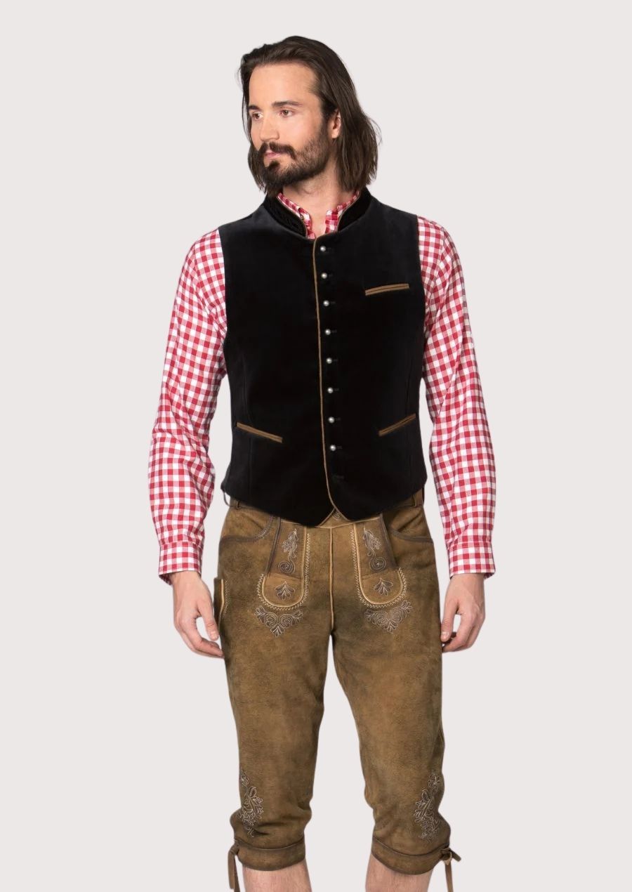 Men’s Bavarian velvet vest with wooden buttons and modern fit, perfect for Oktoberfest and cultural events.

